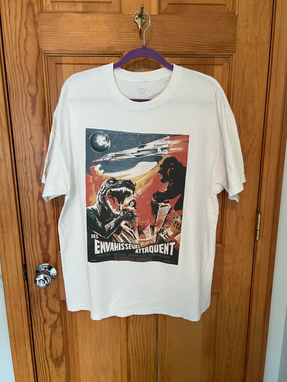 Graphic Vintage-Style White Men’s T-Shirt with Monster Print